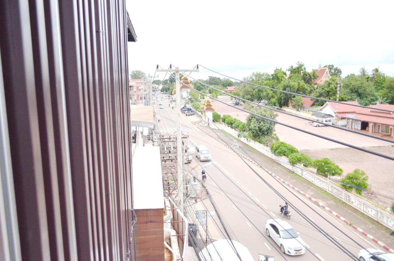 Thatluangview Hotel Виентиане Екстериор снимка