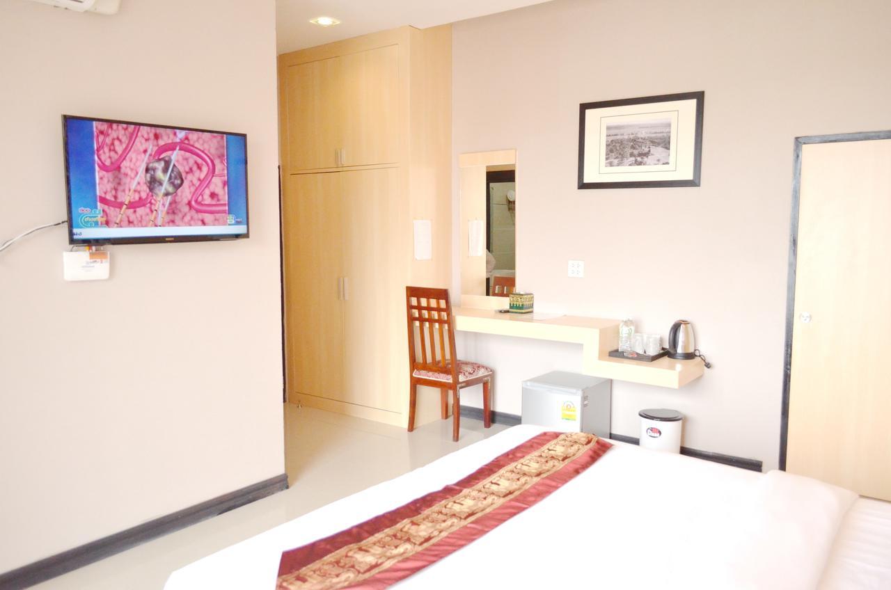 Thatluangview Hotel Виентиане Екстериор снимка