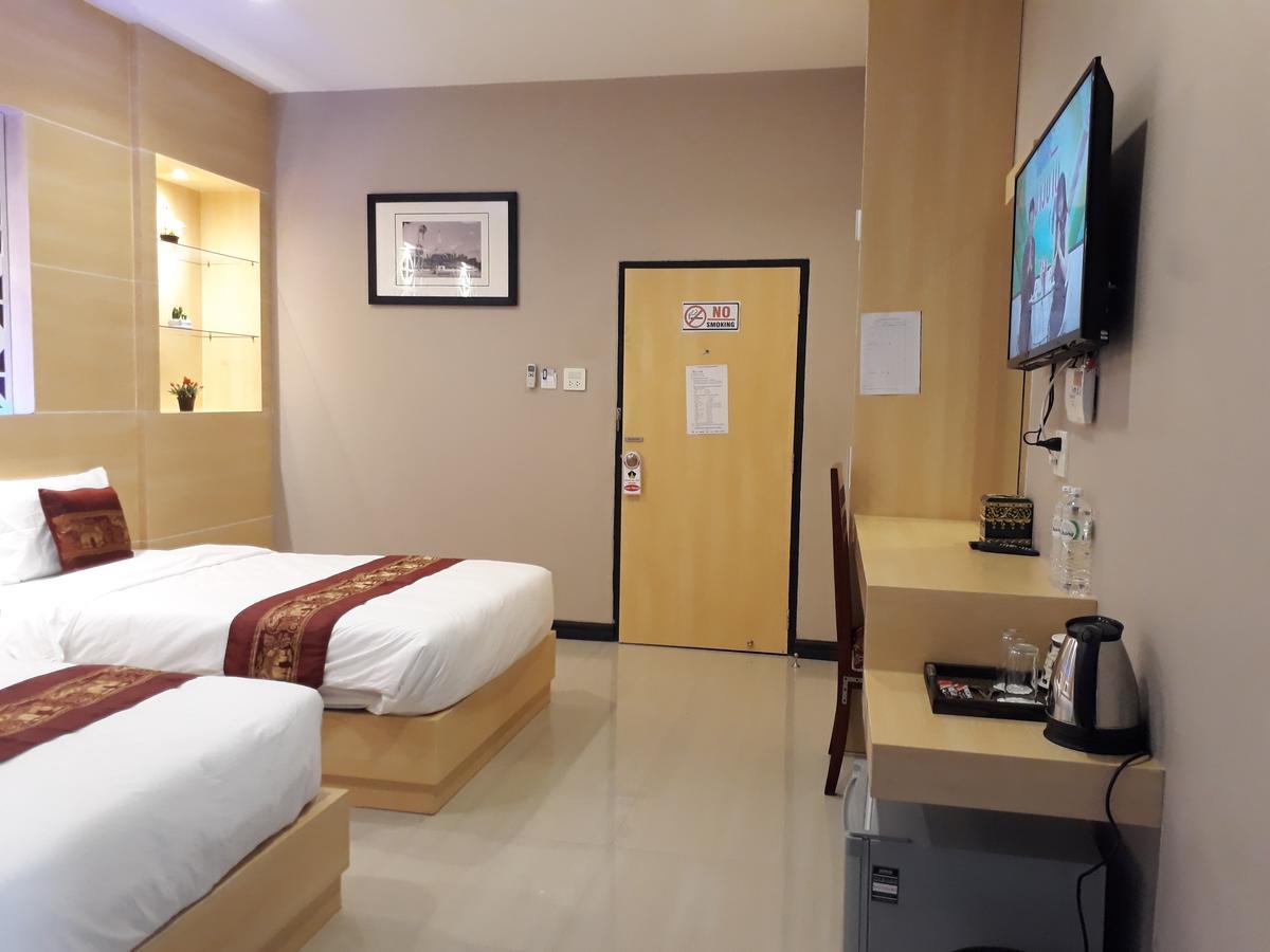 Thatluangview Hotel Виентиане Екстериор снимка