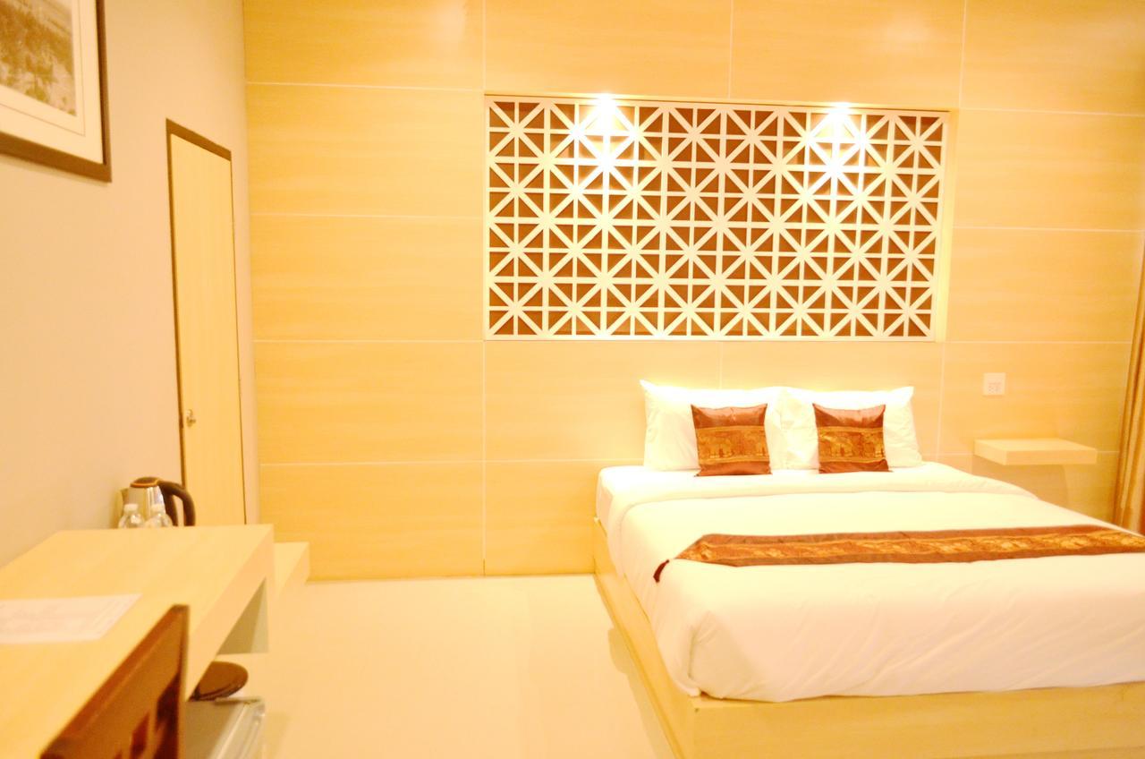 Thatluangview Hotel Виентиане Екстериор снимка