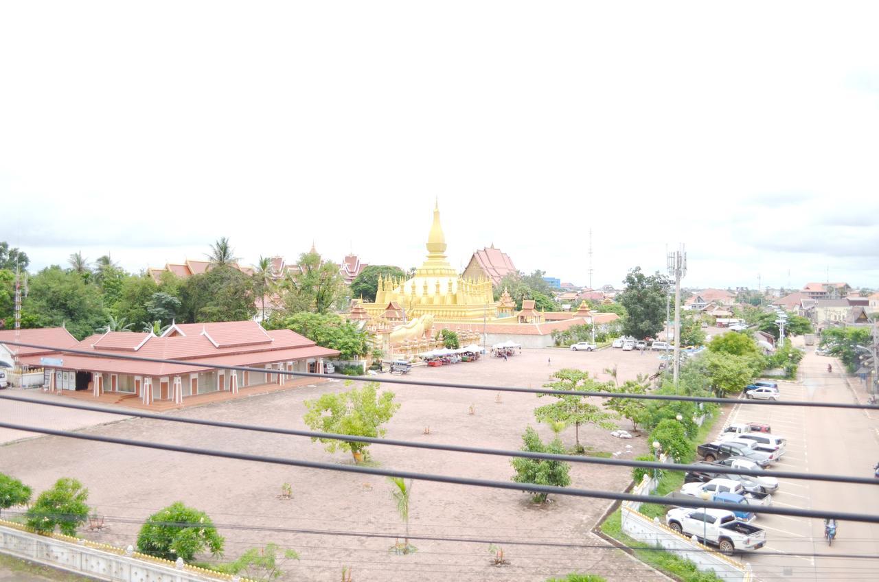 Thatluangview Hotel Виентиане Екстериор снимка